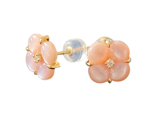 Rosy Mother Of Pearl Clover Natural Diamond Earring 18K Yellow Gold