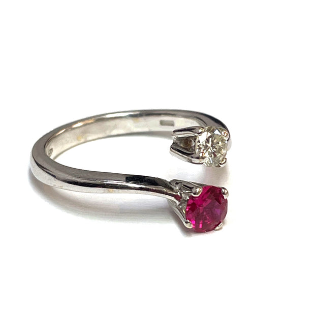 Gorgeous 18k Gold Natural Diamond and Ruby Ring