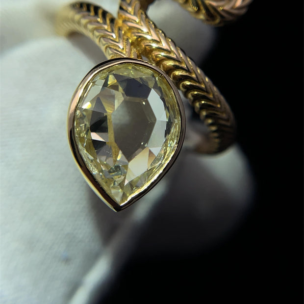18k Yellow Gold GIA Certified 2.20ct Natural Diamond Serpent Ring