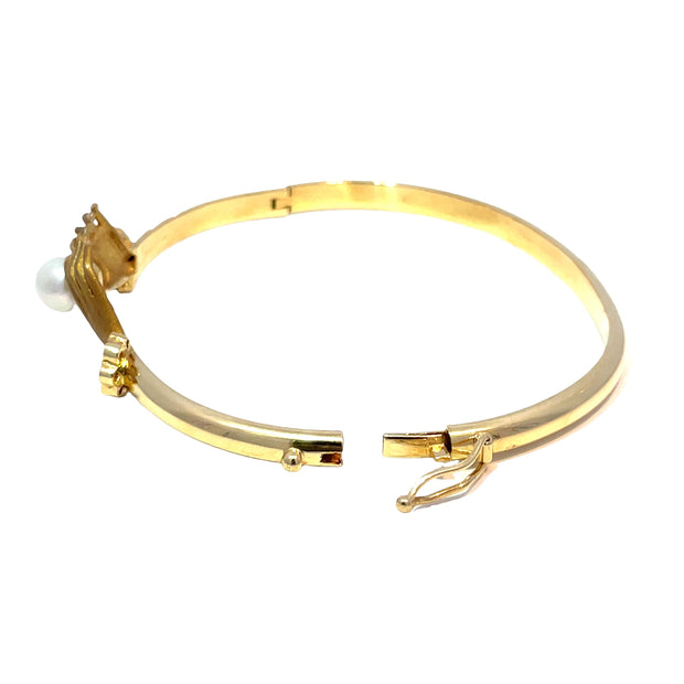 18k Yellow Gold Diamond Hand Holding Pearl Bangle Bracelet
