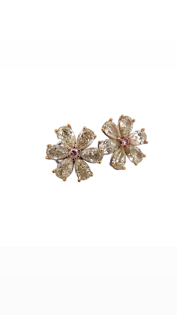 12.72 Carat Flower 18K "Rêves de Marguerite" Natural Fancy Color Diamond Earing