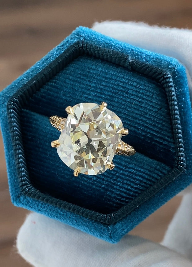 Dazzling 18K Yellow Gold Ring Adorned with Antique 10.08 Carat Natural Diamond