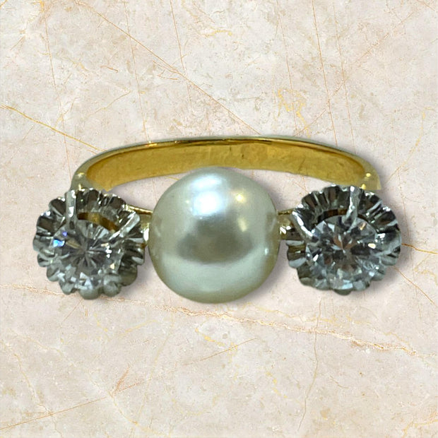 Timeless 18K Gold Ring with Pearl and Diamond Accents