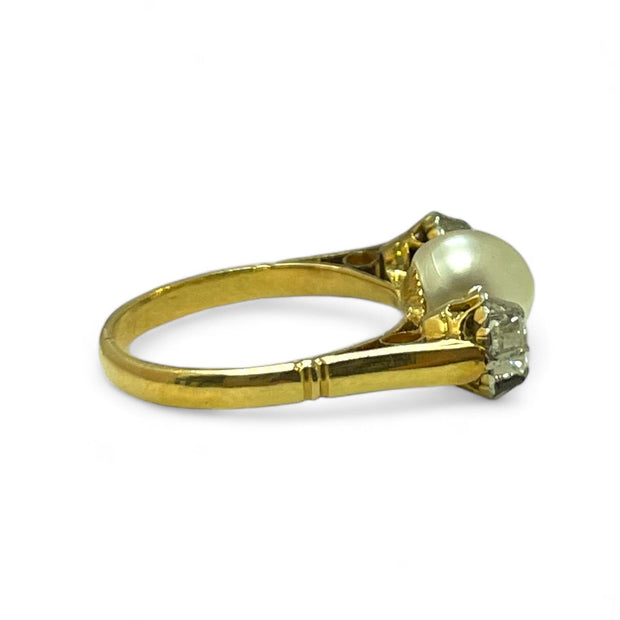 Timeless 18K Gold Ring with Pearl and Diamond Accents