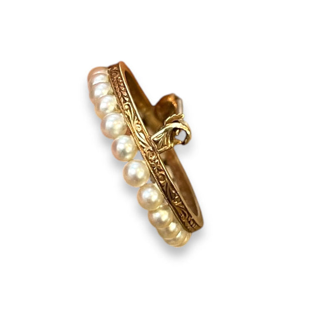 Estate Oval Pearl pin in Yellow Gold