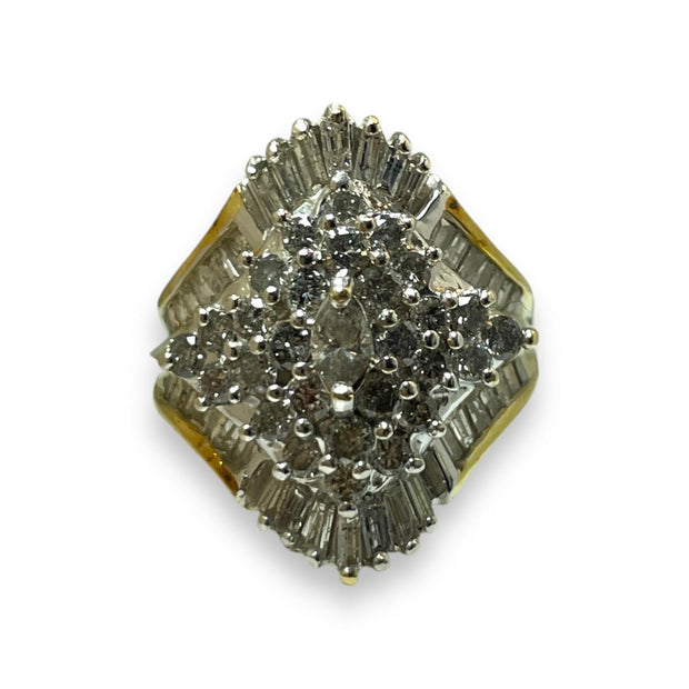 Exquisite Diamond Cluster Ring – A Timeless Blend of Vintage and Modern Elegance