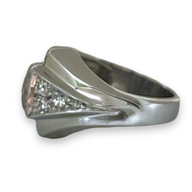 Radiant Diamond Accent platinum Ring – A Touch of Timeless Elegance