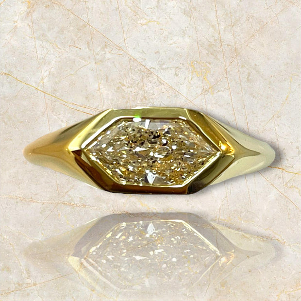 Exquisite Limited Edition 18K Yellow Gold 1 Carat Duchess Diamond Ring