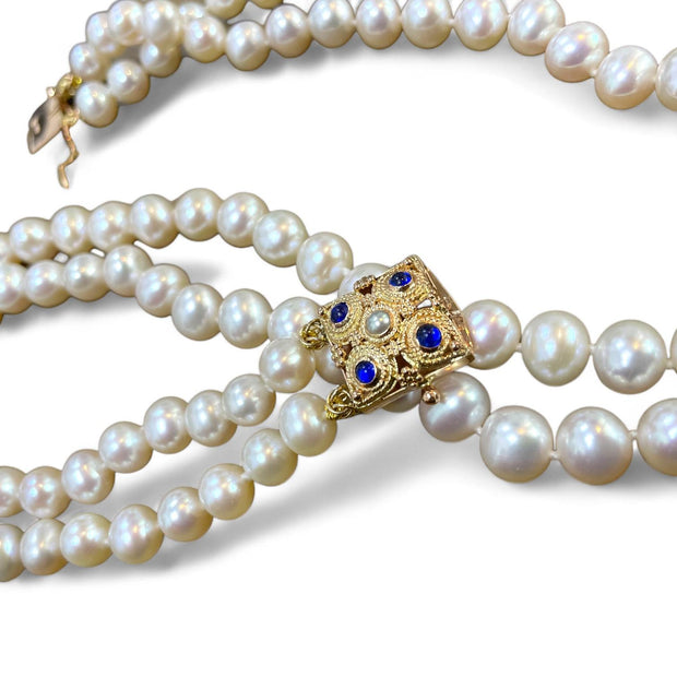 Luxurious 18K Gold Pearl Necklace with Stunning Sapphire Clasp