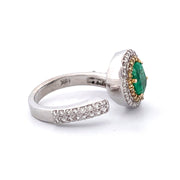 Exquisite 18k White Gold Emerald Ring