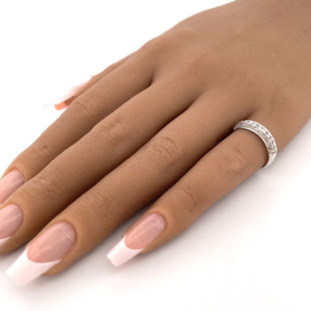 Elegant 18k White Gold Diamond Ring