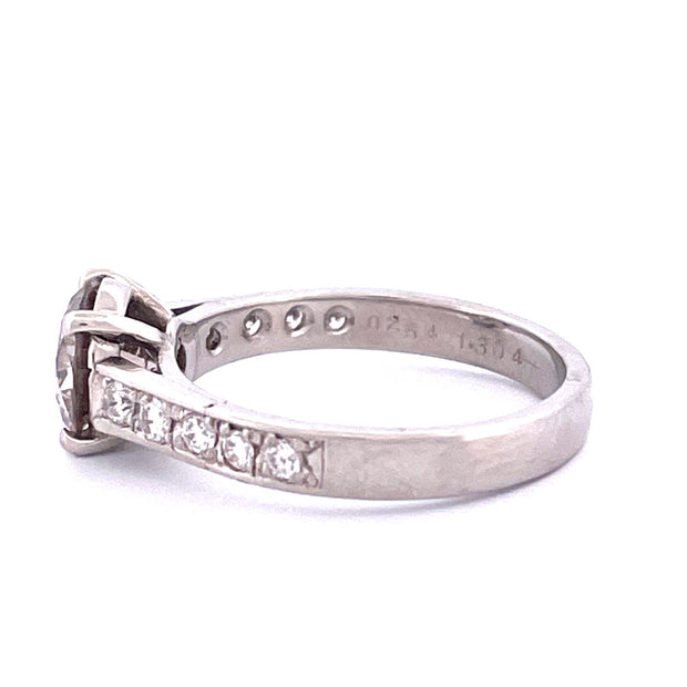 Exquisite Platinum Diamond Ring