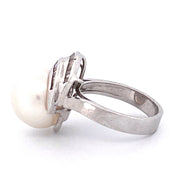 Exquisite 14k White Gold Diamond Pearl Ring