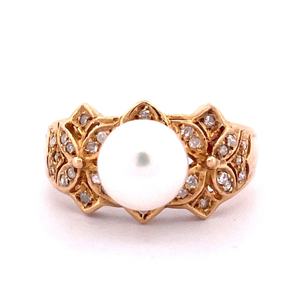 Captivating 14k Yellow Gold Pearl Natural Diamond Ring