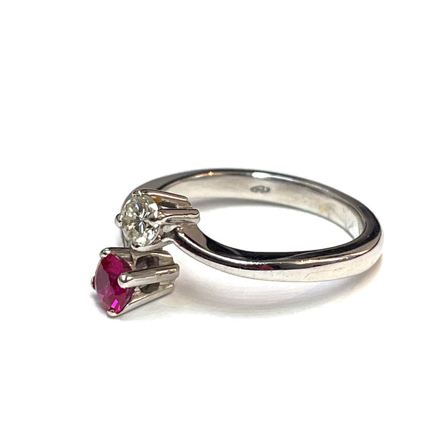 Gorgeous 18k Gold Diamond and Ruby Ring