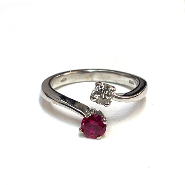Gorgeous 18k Gold Diamond and Ruby Ring