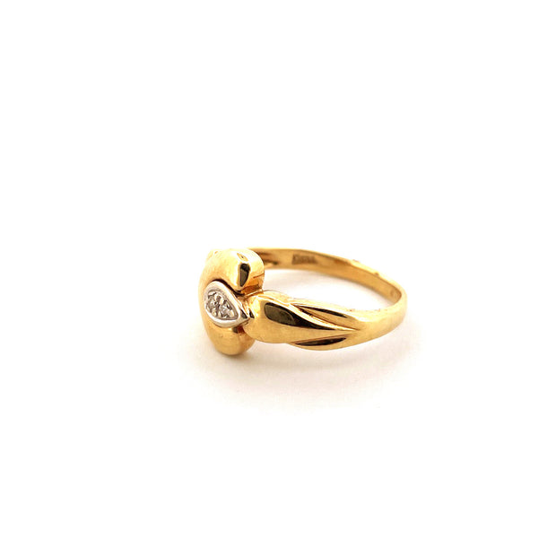 Stunning 18K Yellow Gold Natural Diamond Ring