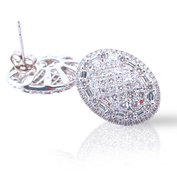 Sophisticated and Timeless 18K White Gold Diamond Earring