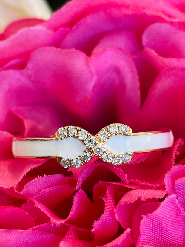18k Yellow Gold Infinity Snow White Enamel Natural Diamond Ring